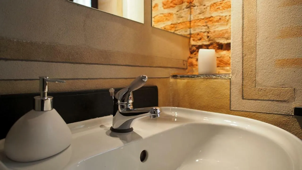 Lovingenoa - Antico Convento Apartment Italy